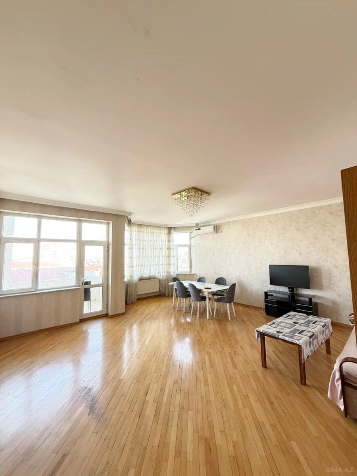 Kirayə verilir 3 otaqlı mənzil 172 m²