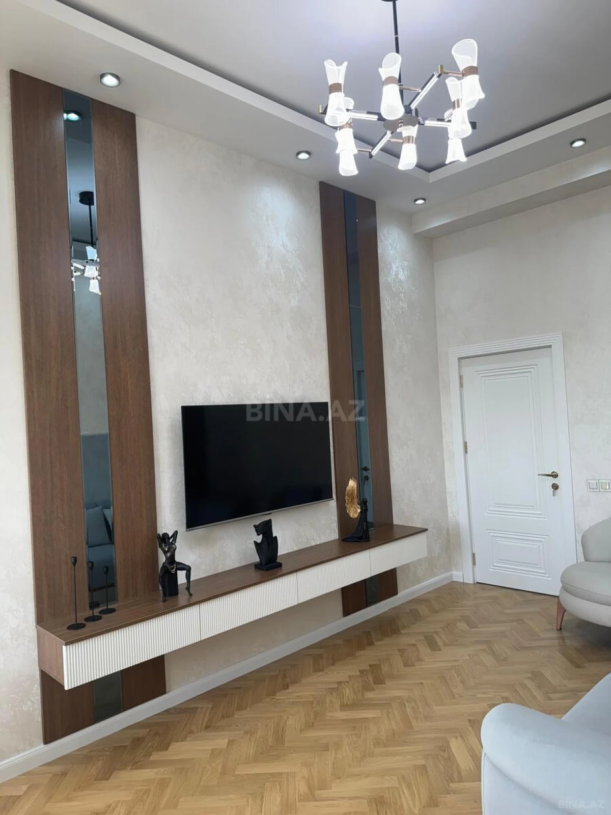 Kirayə verilir 2 otaqlı mənzil 80 m²