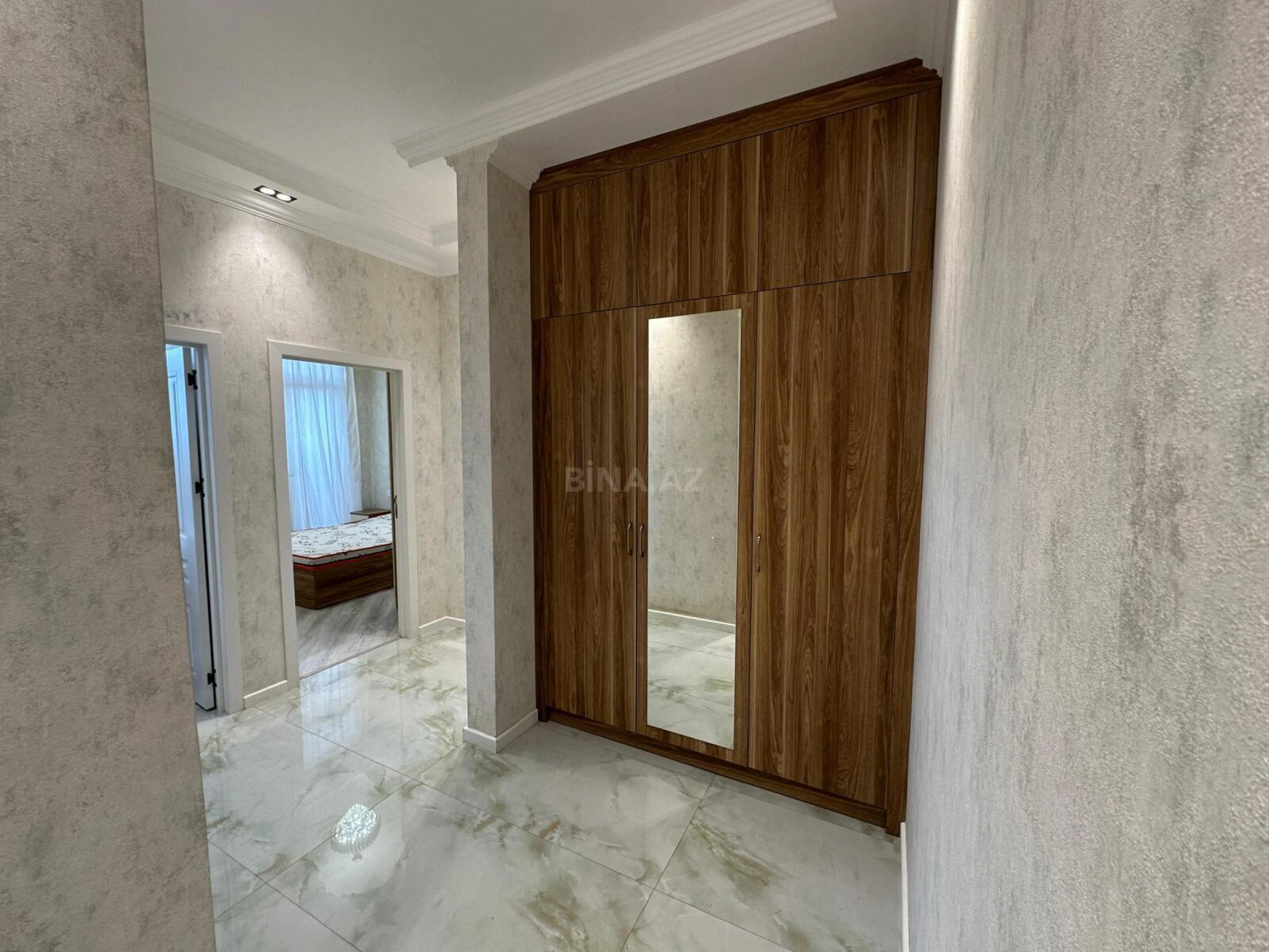 Kirayə verilir 2 otaqlı mənzil 70 m²