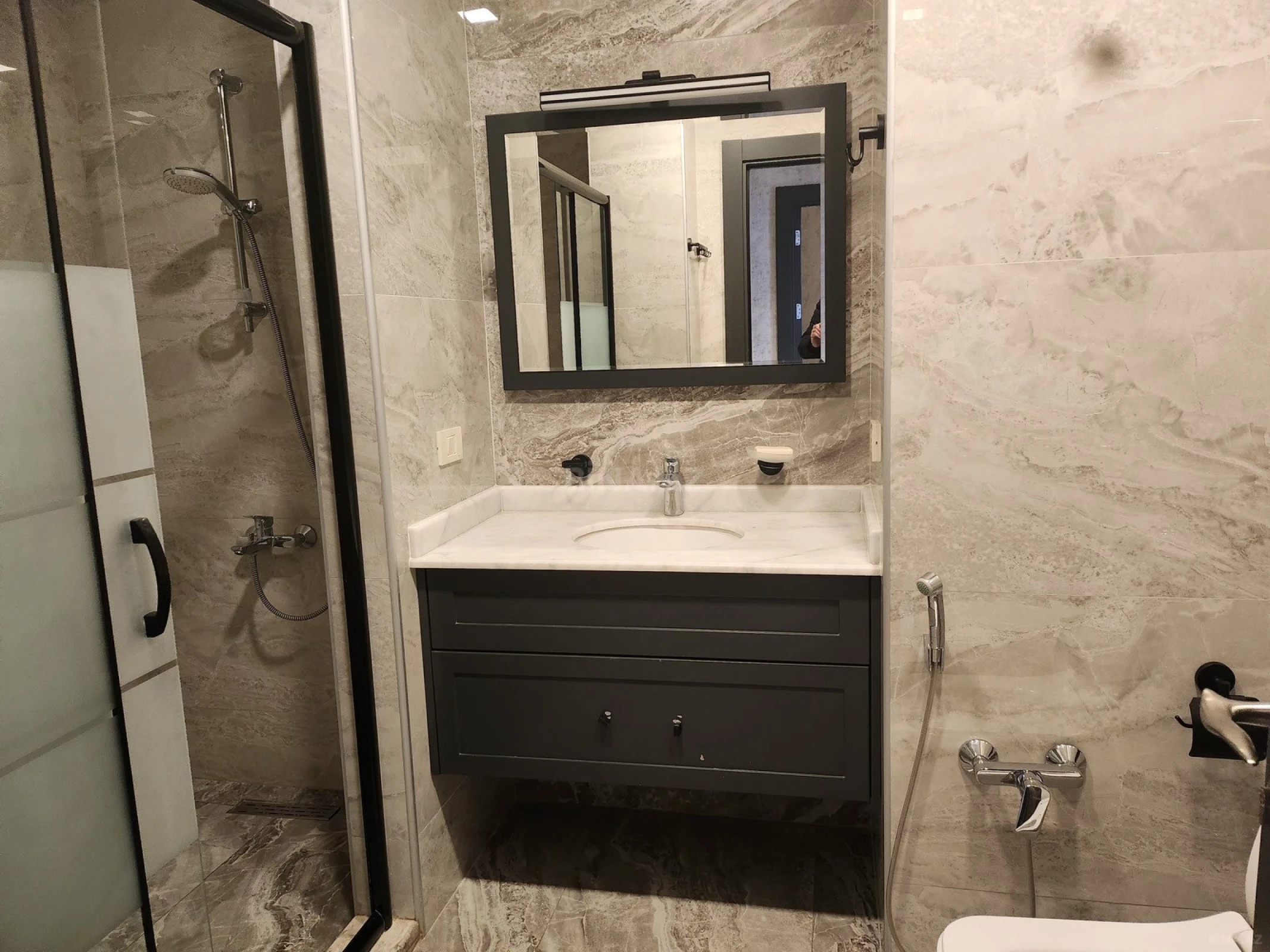 Kirayə verilir 3 otaqlı mənzil 130 m²