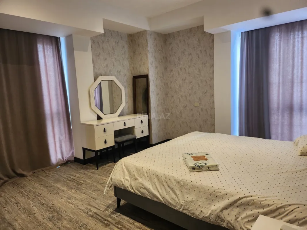 Kirayə verilir 3 otaqlı mənzil 130 m²