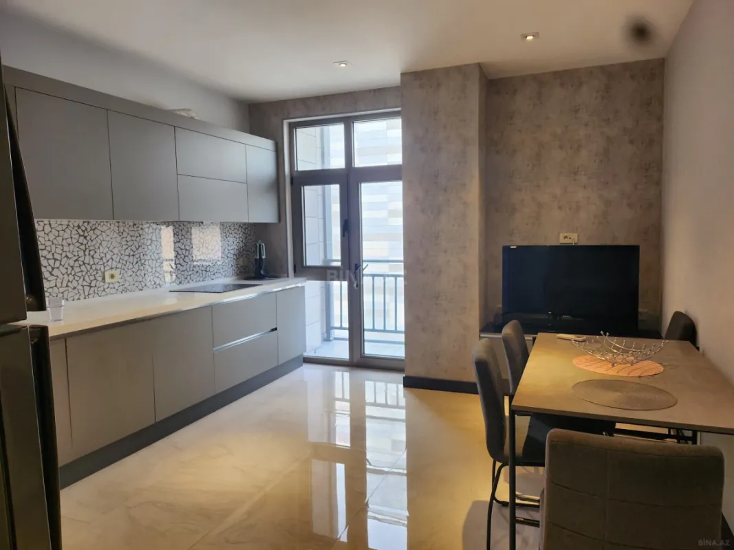 Kirayə verilir 3 otaqlı mənzil 130 m²