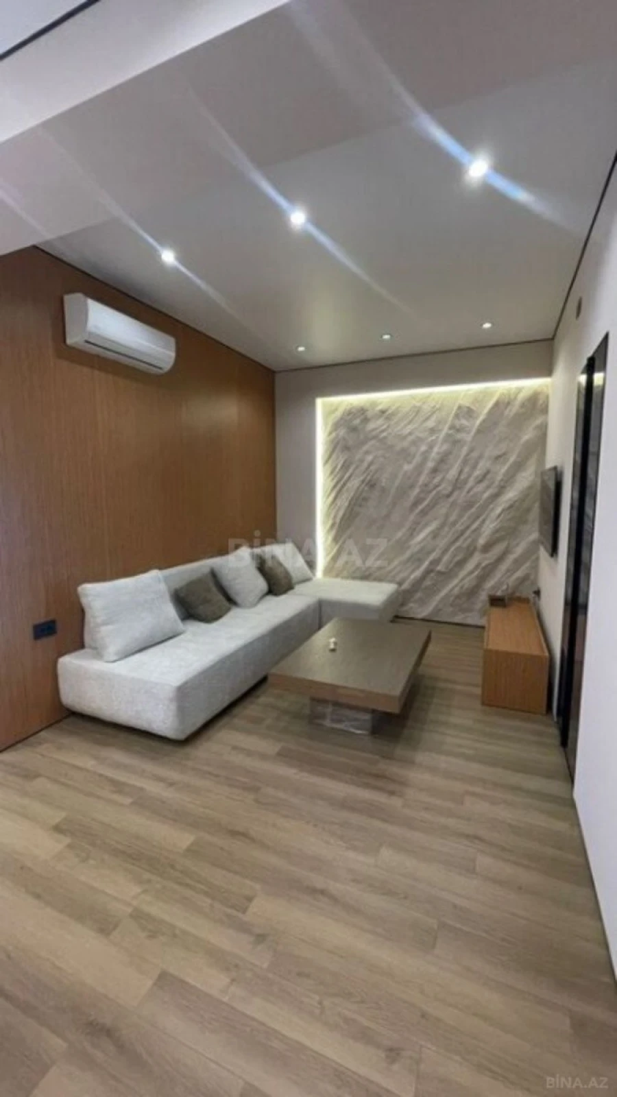 Kirayə verilir 2 otaqlı mənzil 75 m²