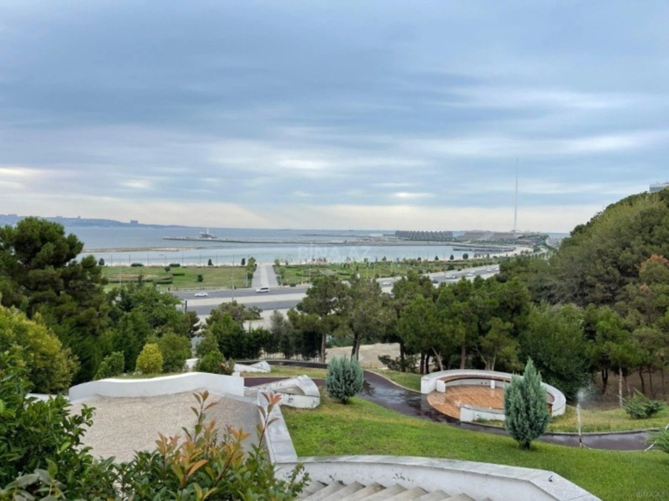 Kirayə verilir 2 otaqlı mənzil 75 m²