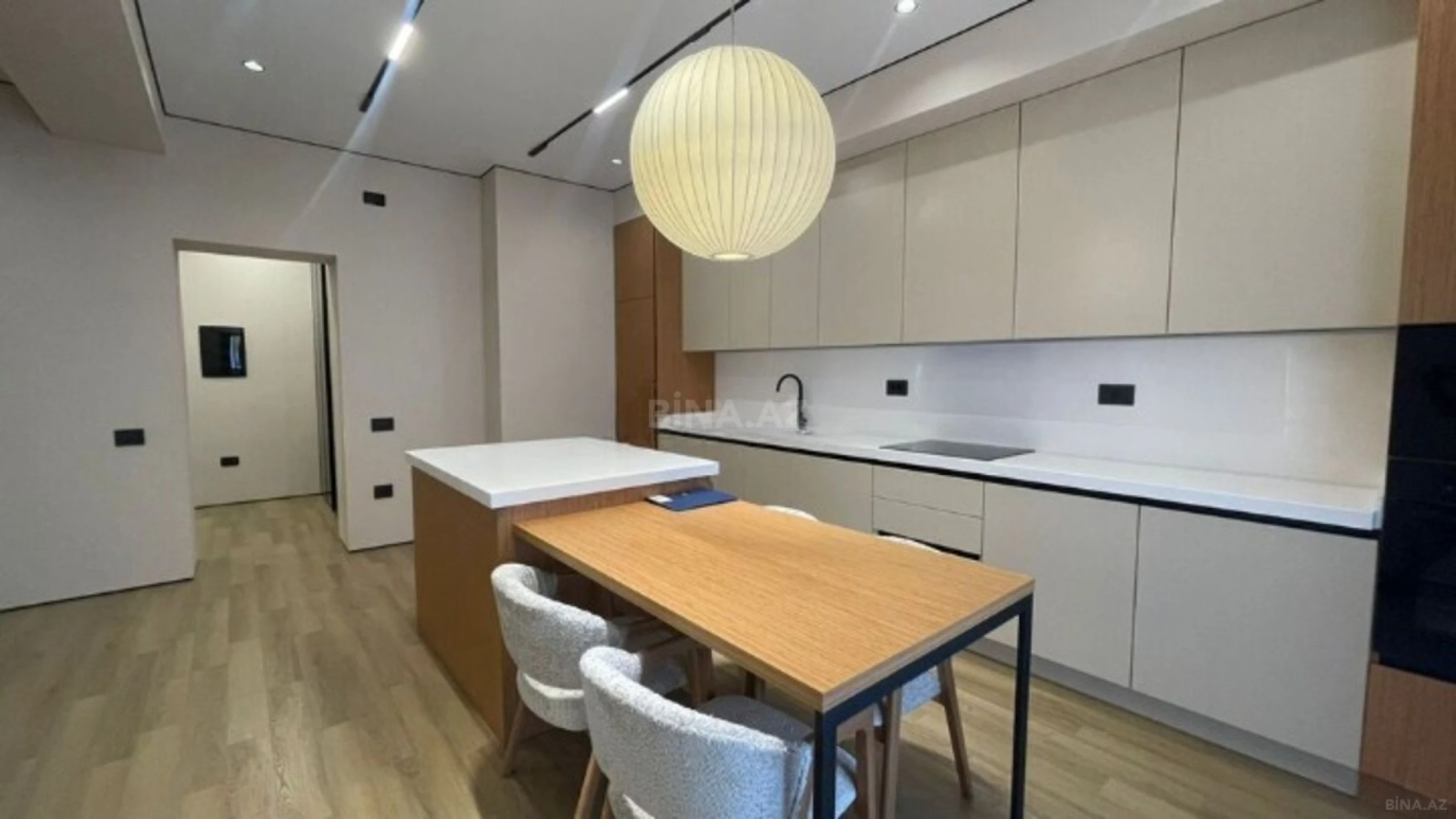 Kirayə verilir 2 otaqlı mənzil 75 m²