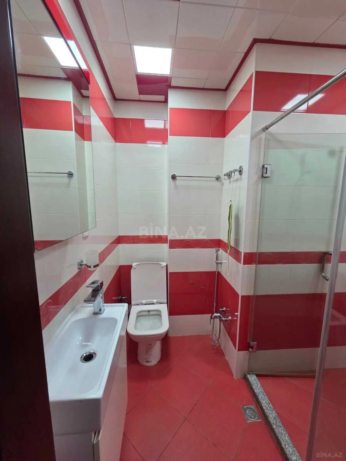 Satılır 3 otaqlı mənzil 145 m²