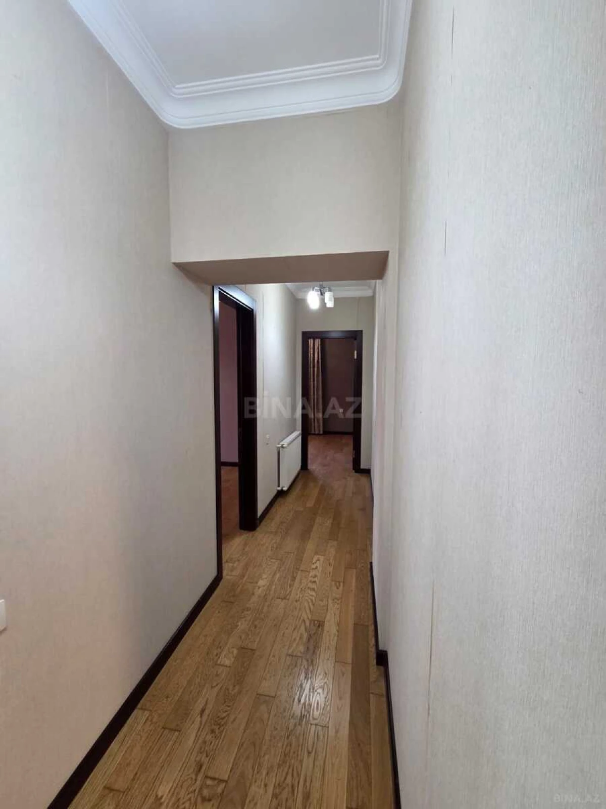 Satılır 3 otaqlı mənzil 145 m²