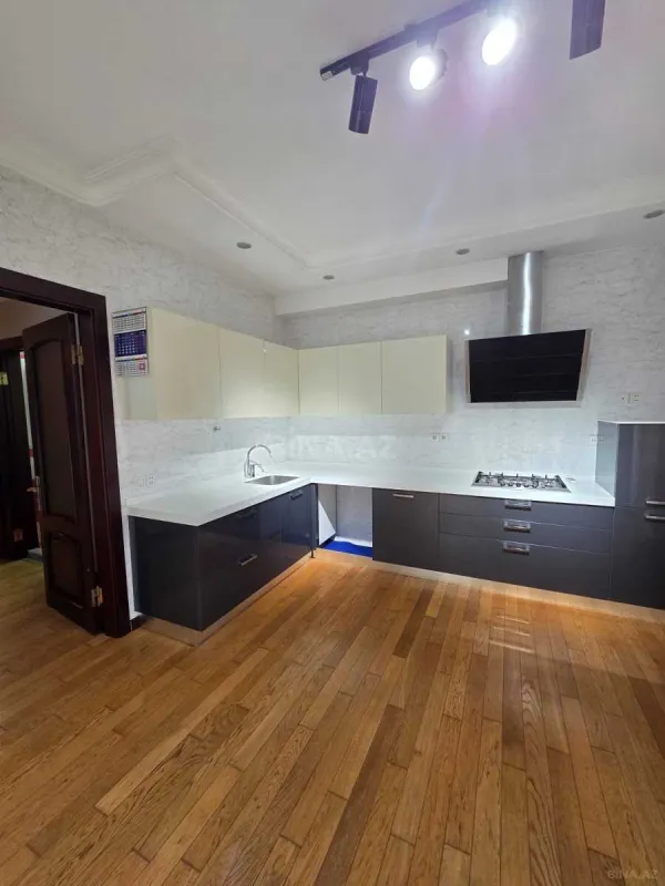 Satılır 3 otaqlı mənzil 145 m²