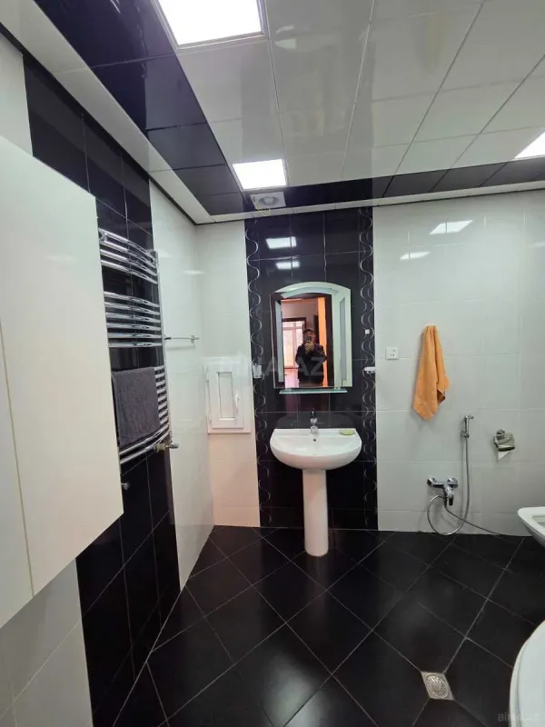 Satılır 3 otaqlı mənzil 145 m²