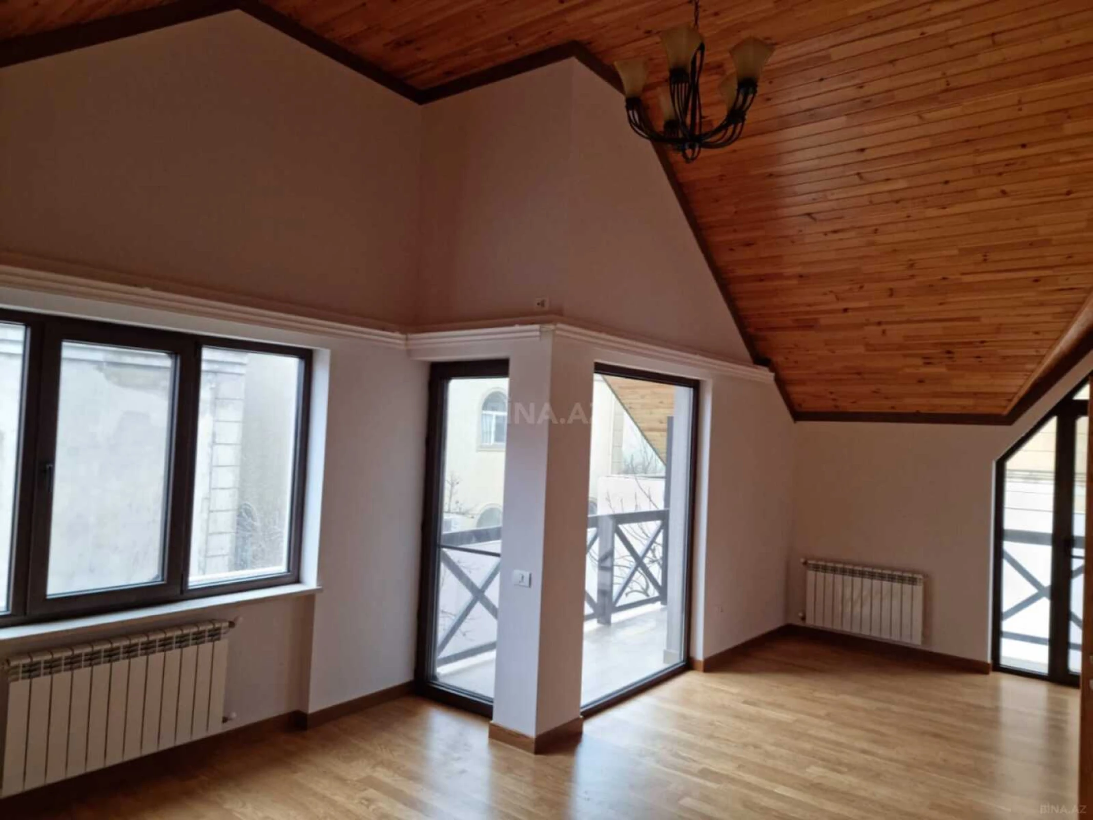 Satılır 7 otaqlı həyət evi 365 m²