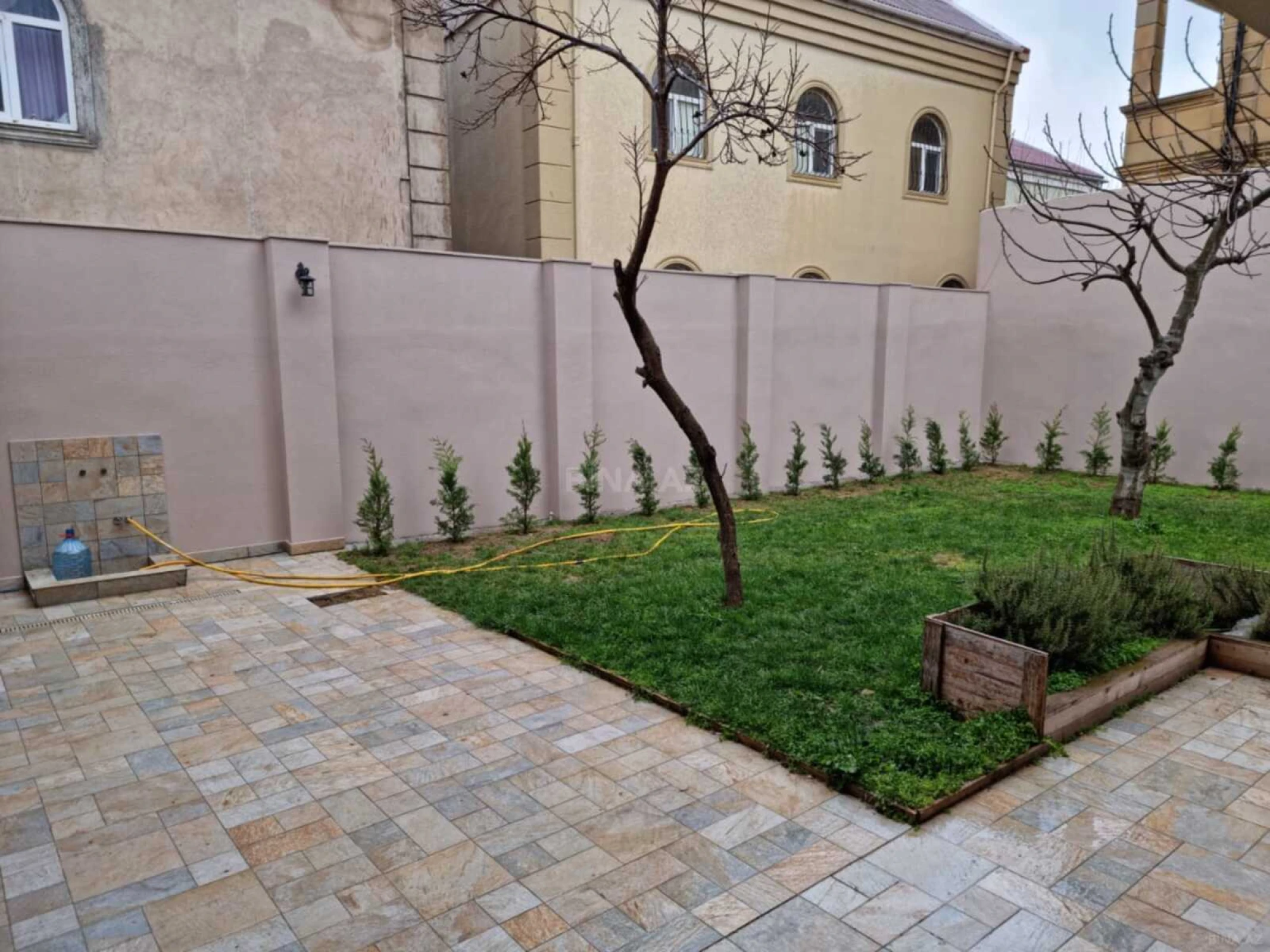 Satılır 7 otaqlı həyət evi 365 m²