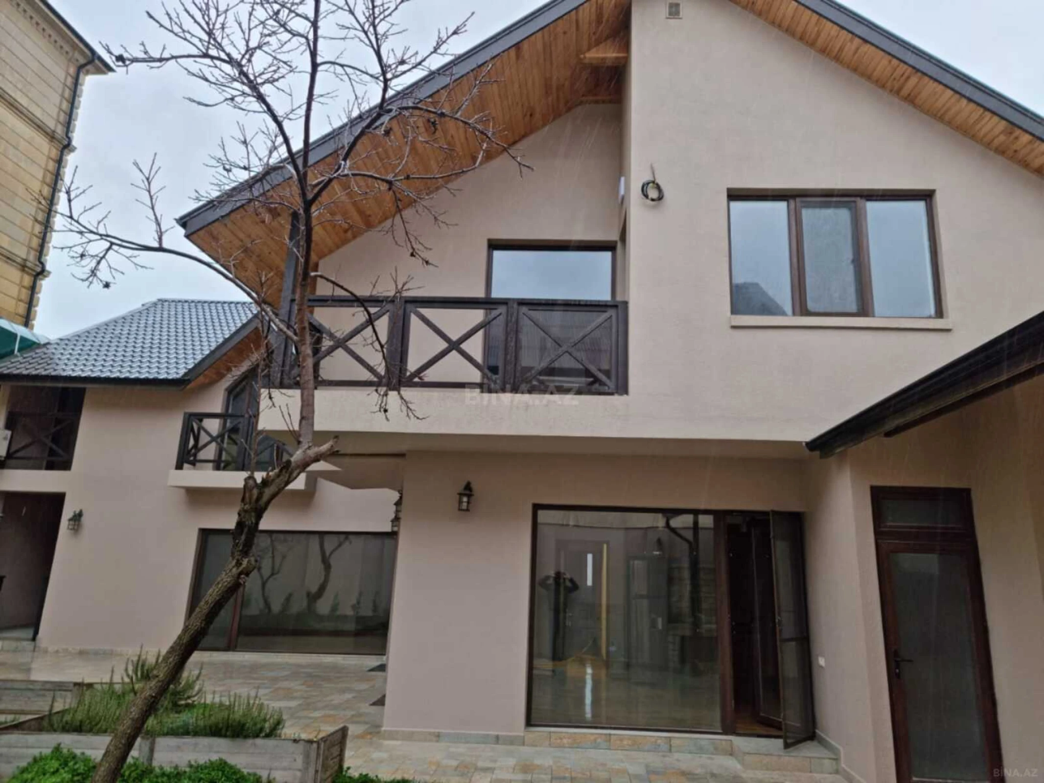 Satılır 7 otaqlı həyət evi 365 m²