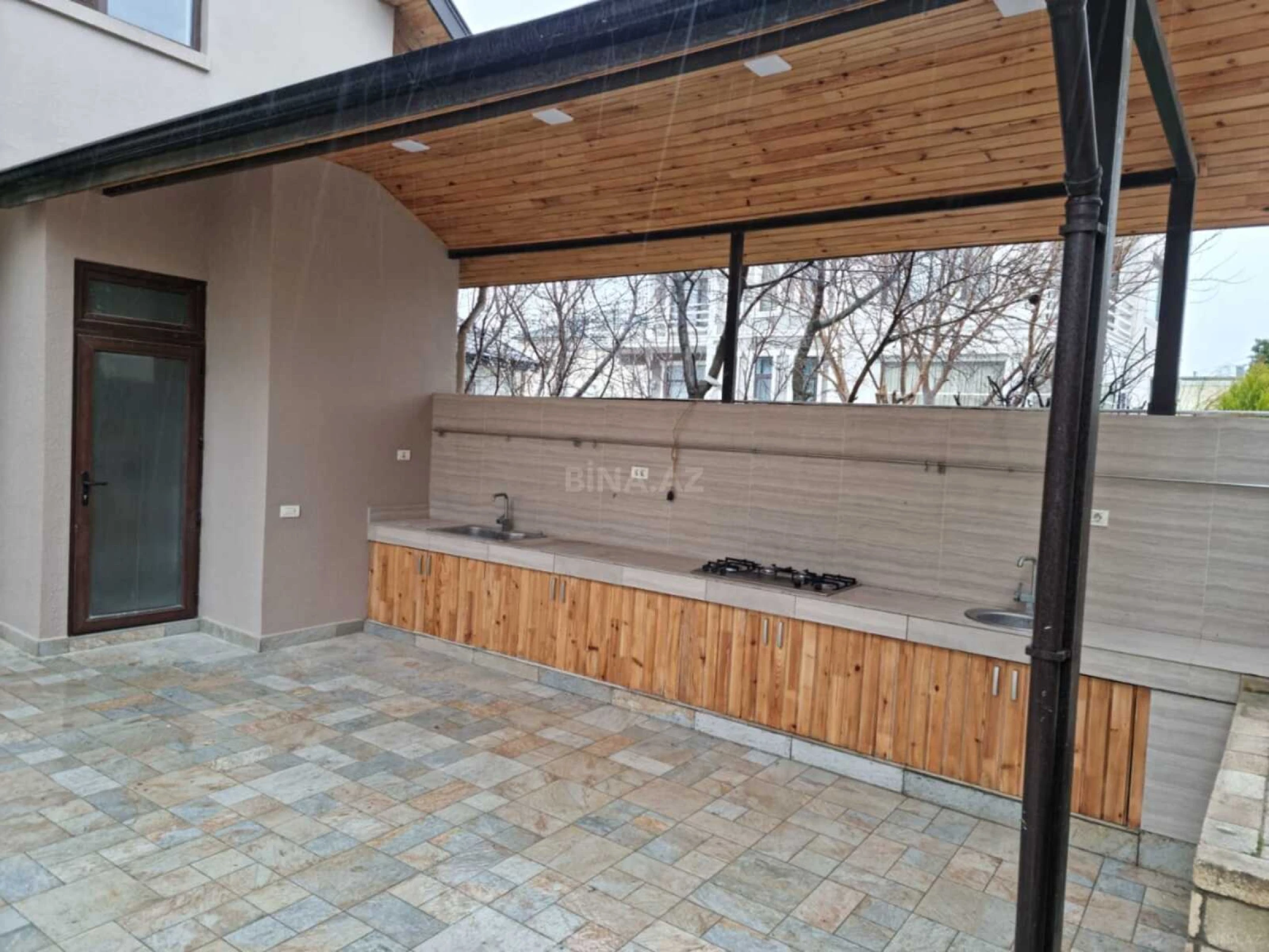 Satılır 7 otaqlı həyət evi 365 m²