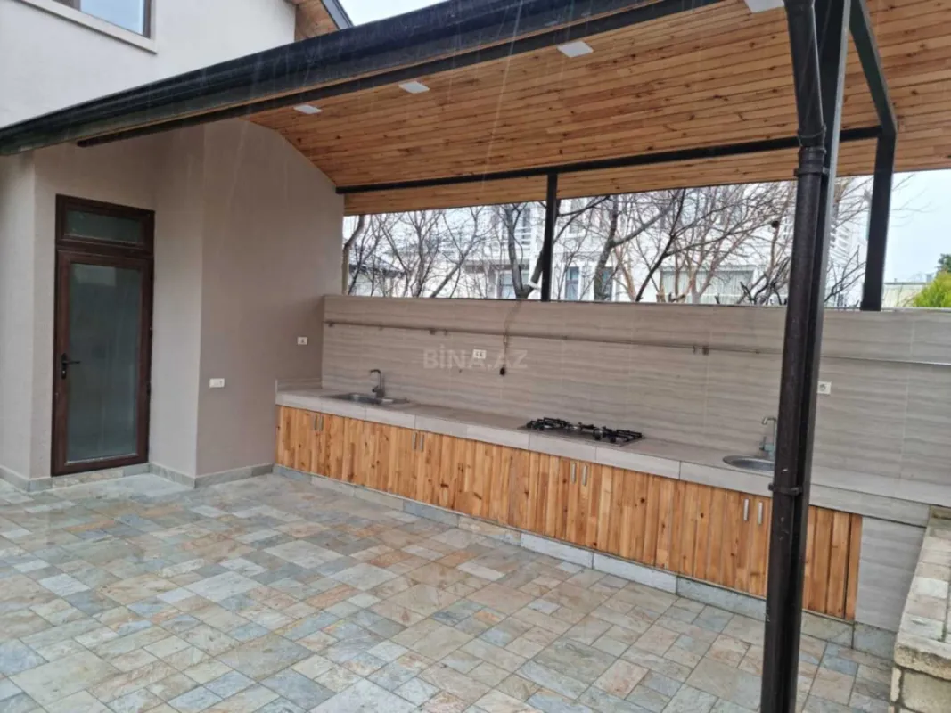Satılır 7 otaqlı həyət evi 365 m²