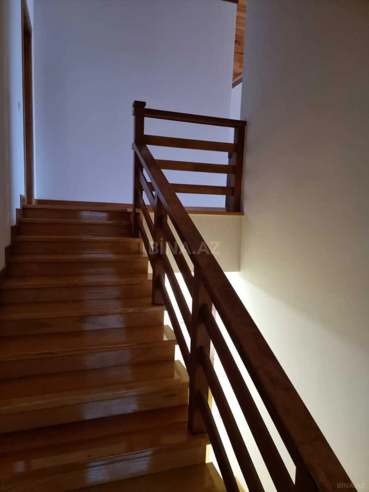 Satılır 7 otaqlı həyət evi 365 m²