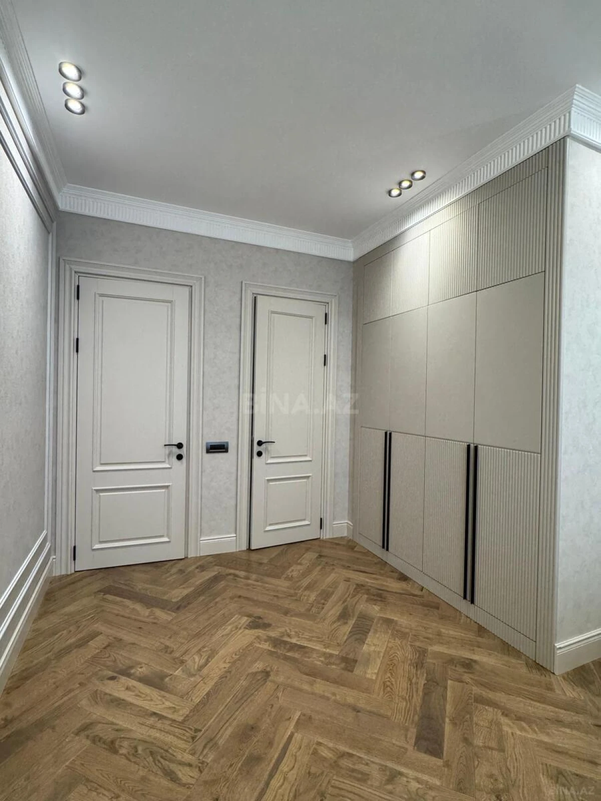 Satılır 3 otaqlı mənzil 120 m²