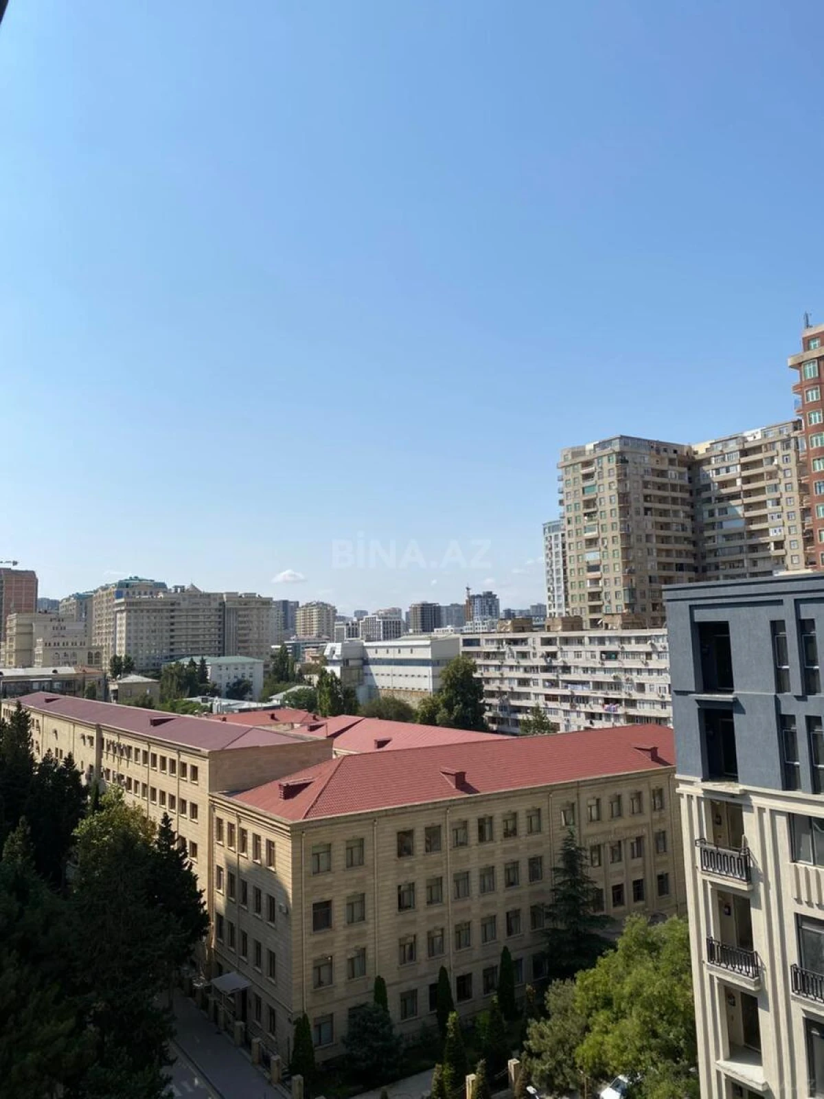 Satılır 3 otaqlı mənzil 142 m²