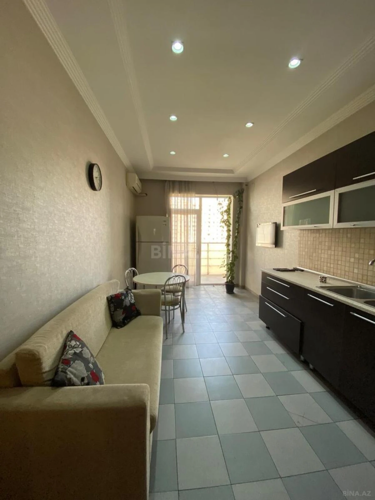 Satılır 3 otaqlı mənzil 142 m²