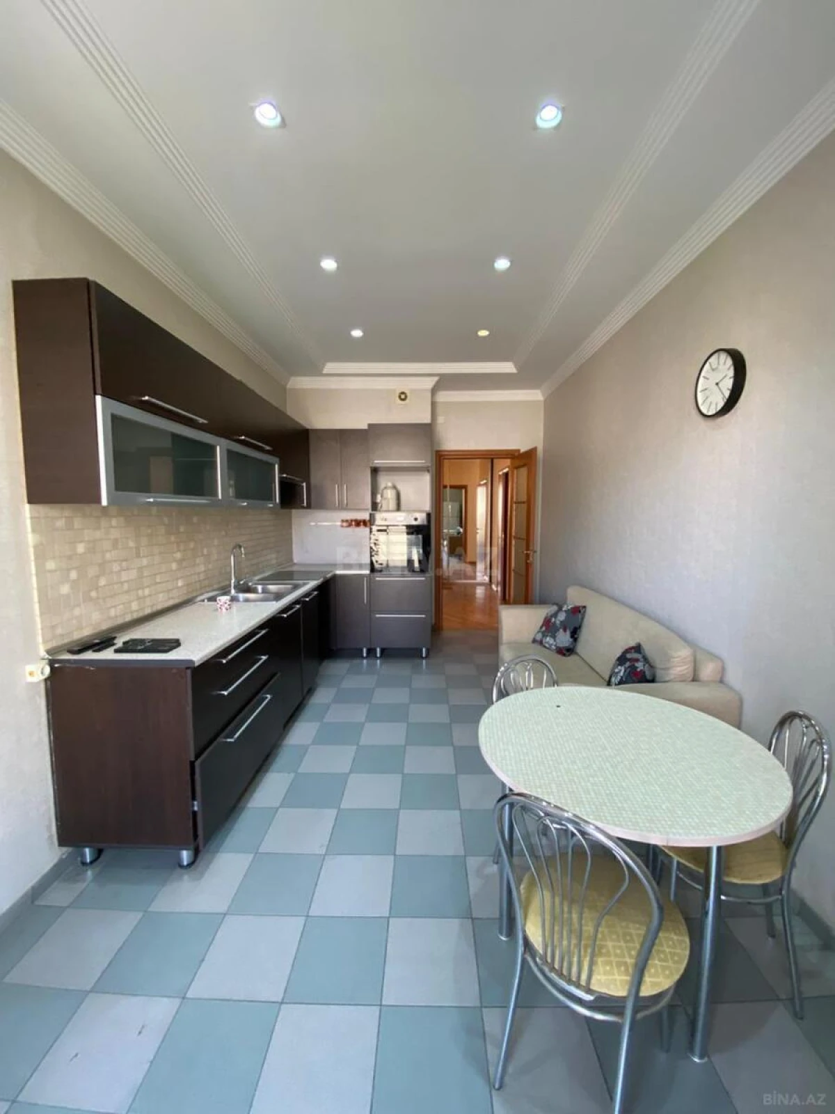 Satılır 3 otaqlı mənzil 142 m²