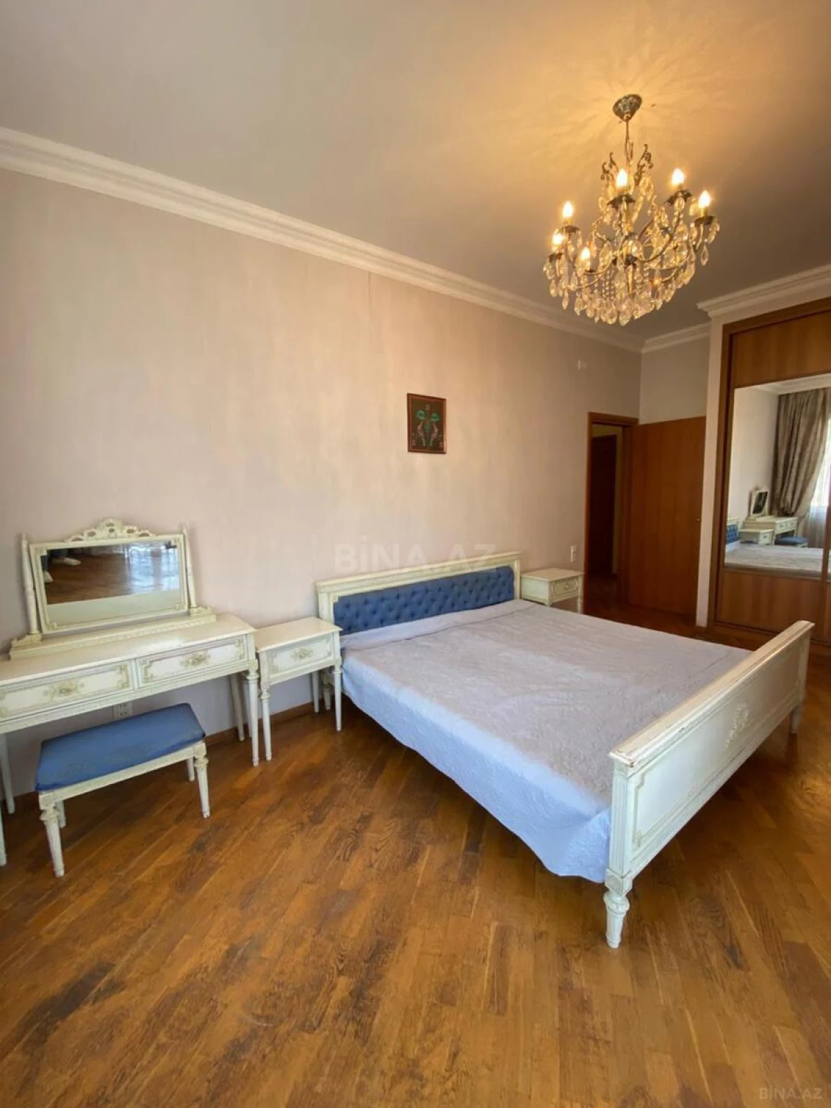 Satılır 3 otaqlı mənzil 142 m²