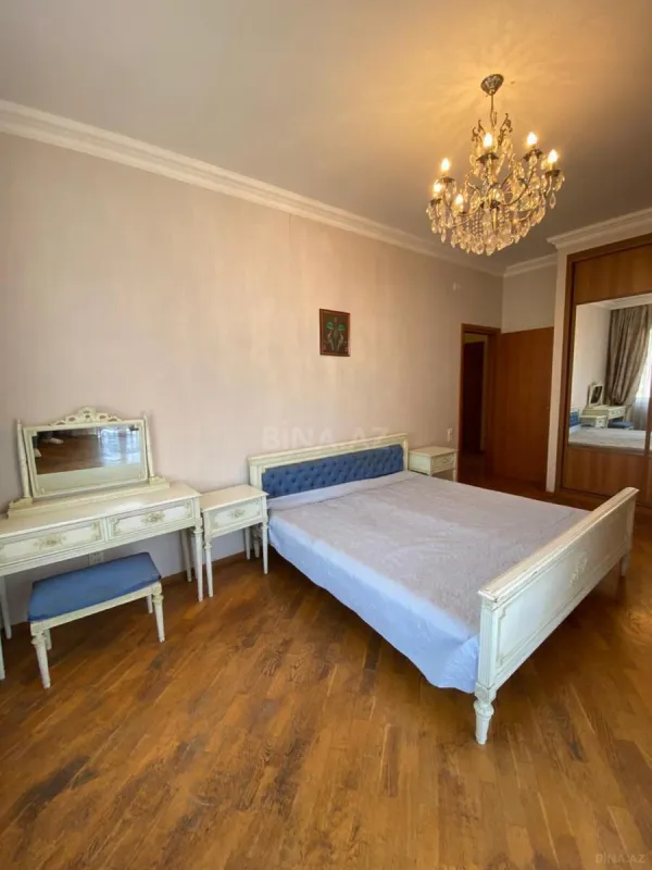 Satılır 3 otaqlı mənzil 142 m²