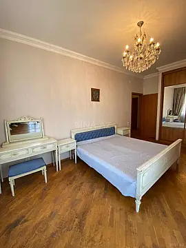 Satılır 3 otaqlı mənzil 142 m²