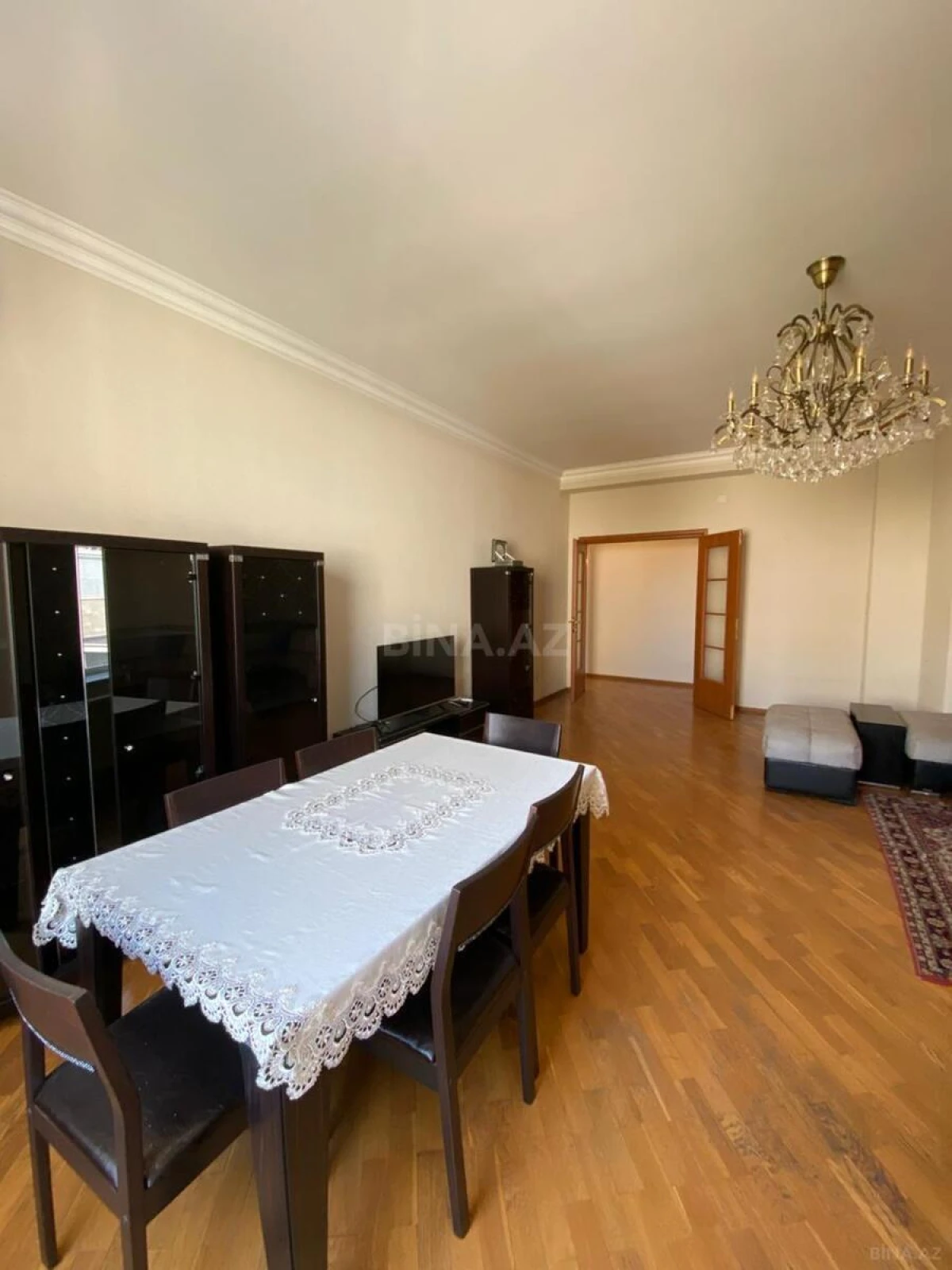 Satılır 3 otaqlı mənzil 142 m²