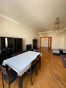 Satılır 3 otaqlı mənzil 142 m²