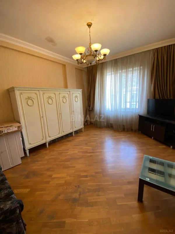 Satılır 3 otaqlı mənzil 142 m²