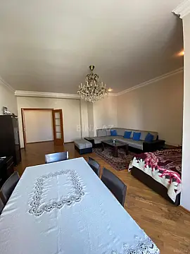 Satılır 3 otaqlı mənzil 142 m²