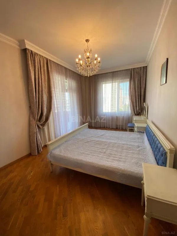 Satılır 3 otaqlı mənzil 142 m²