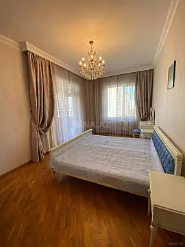 Satılır 3 otaqlı mənzil 142 m²