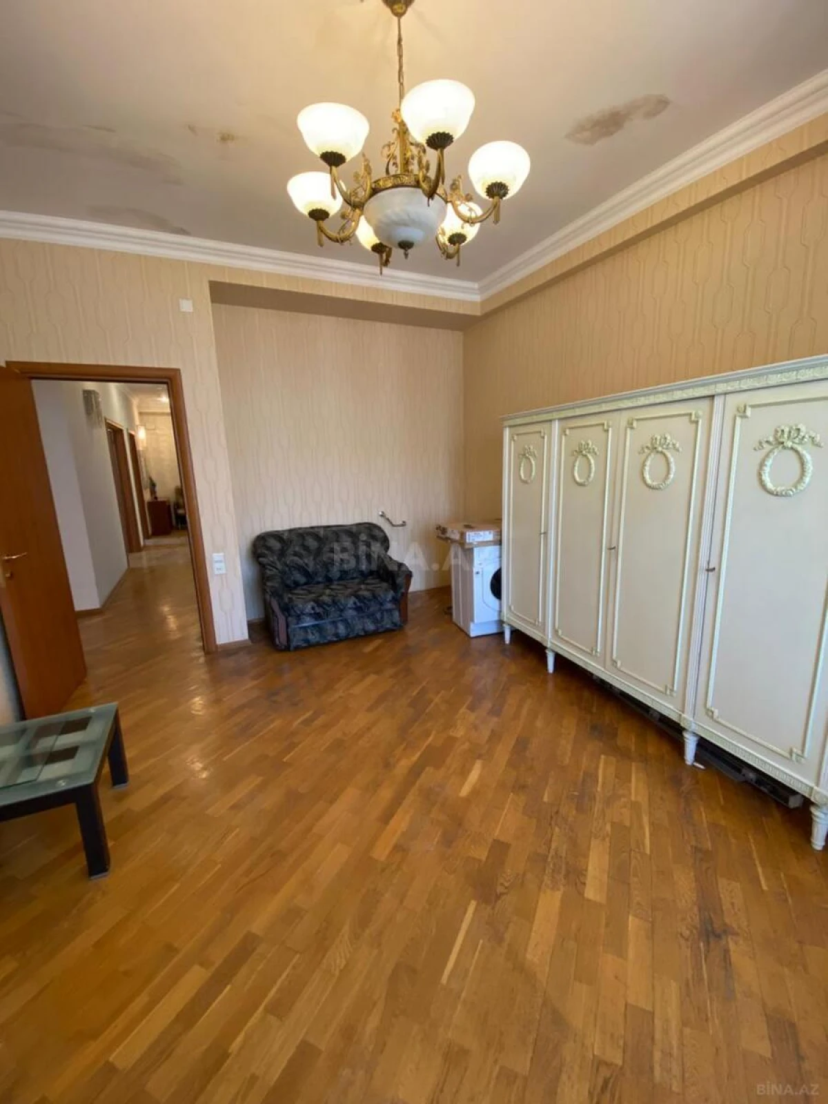 Satılır 3 otaqlı mənzil 142 m²