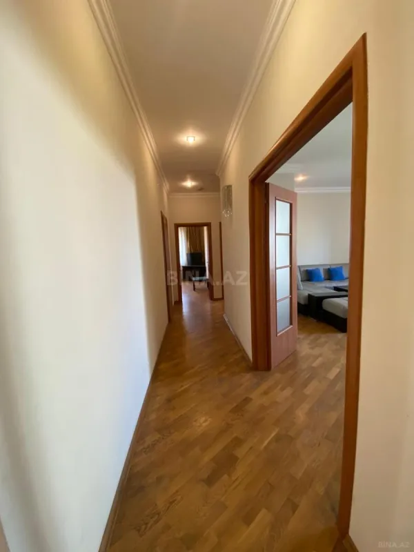 Satılır 3 otaqlı mənzil 142 m²
