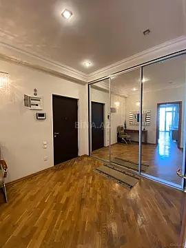 Satılır 3 otaqlı mənzil 142 m²