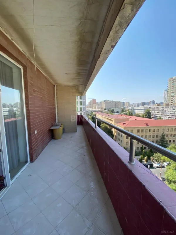 Satılır 3 otaqlı mənzil 142 m²
