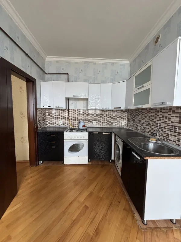 Kirayə verilir 2 otaqlı mənzil 80 m²