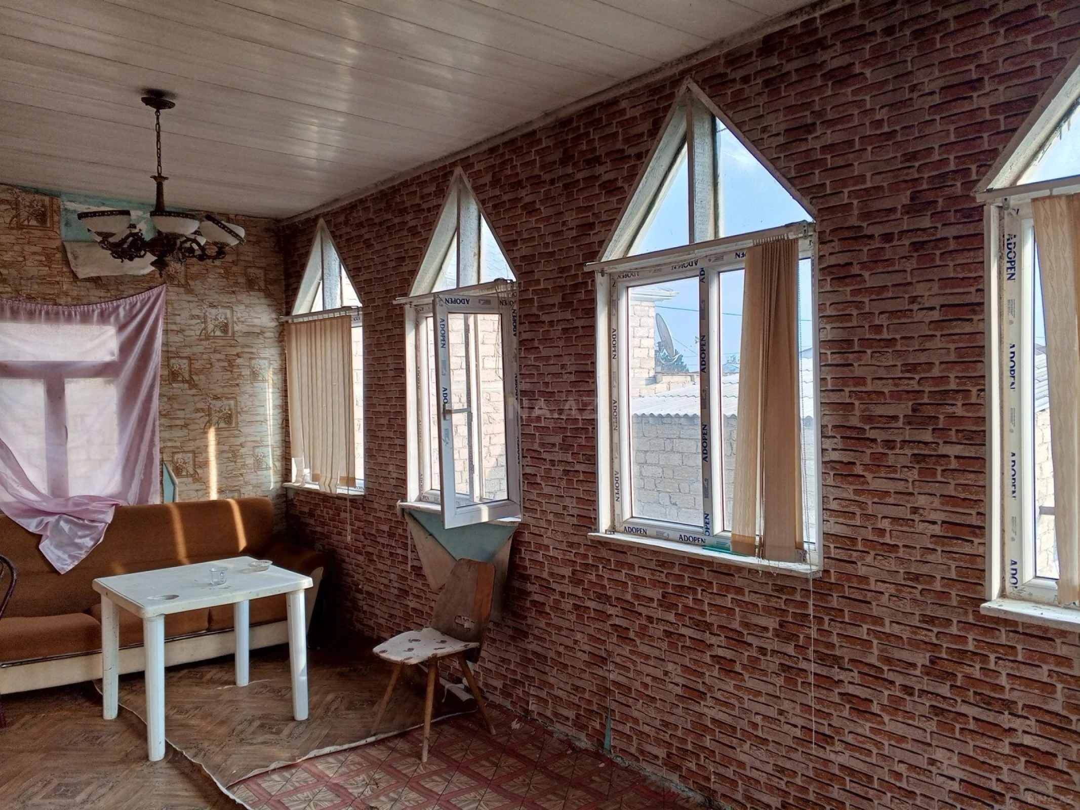 Satılır 6 otaqlı həyət evi 100 m²