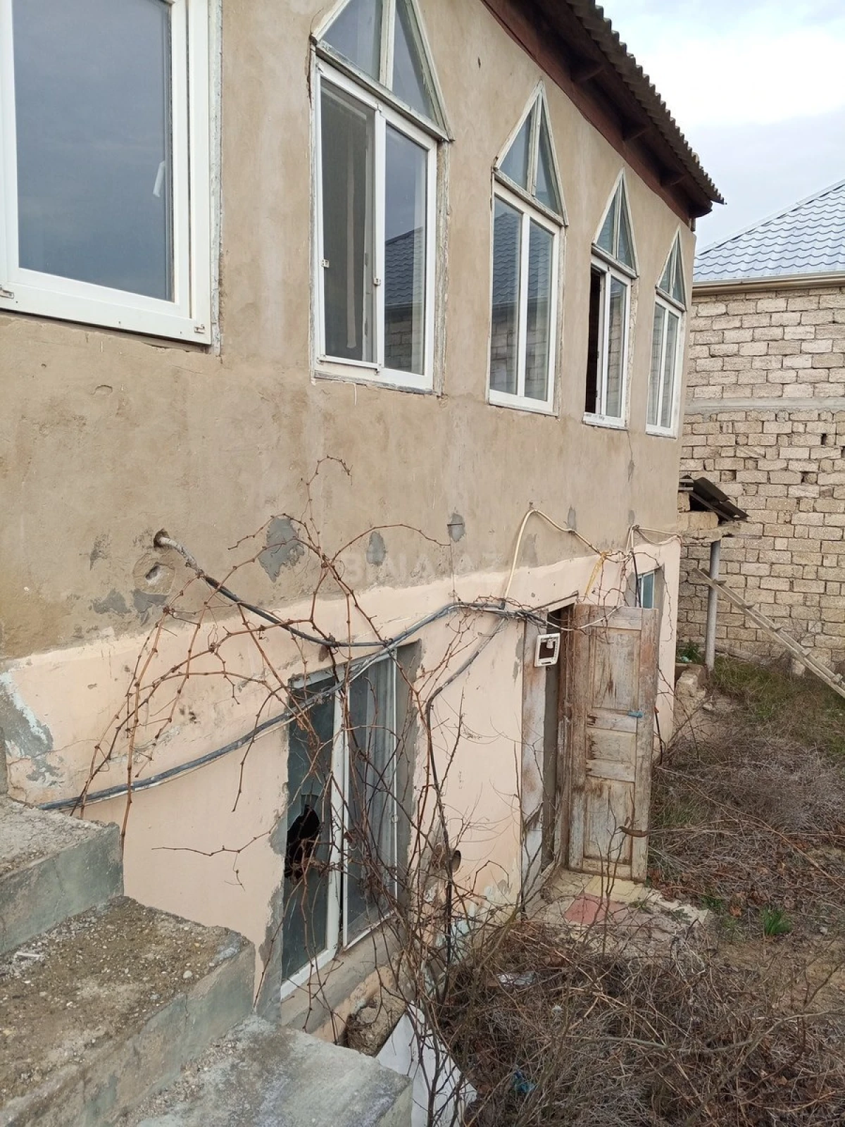 Satılır 6 otaqlı həyət evi 100 m²