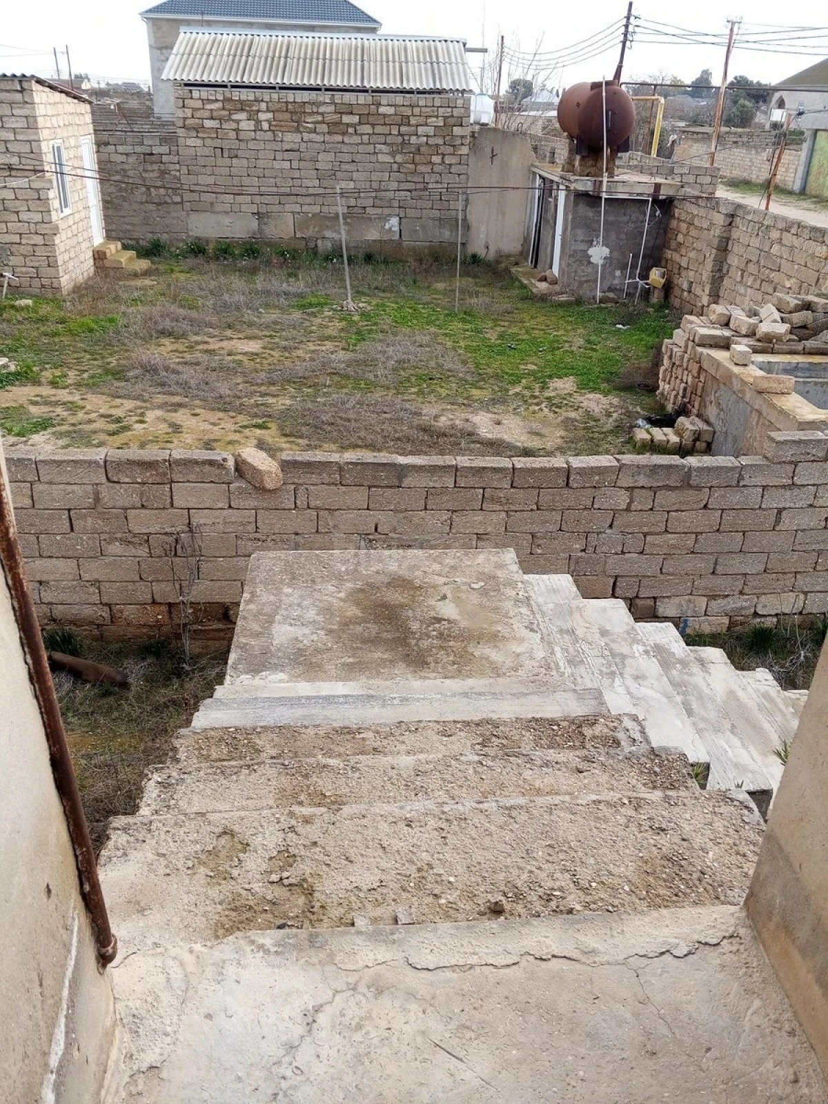 Satılır 6 otaqlı həyət evi 100 m²