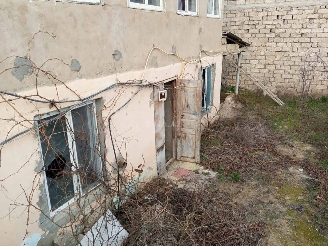 Satılır 6 otaqlı həyət evi 100 m²