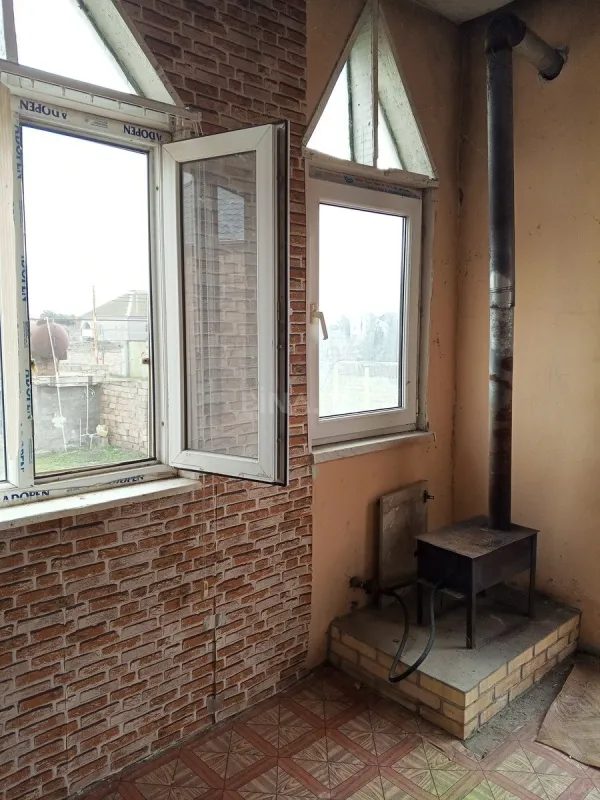 Satılır 6 otaqlı həyət evi 100 m²