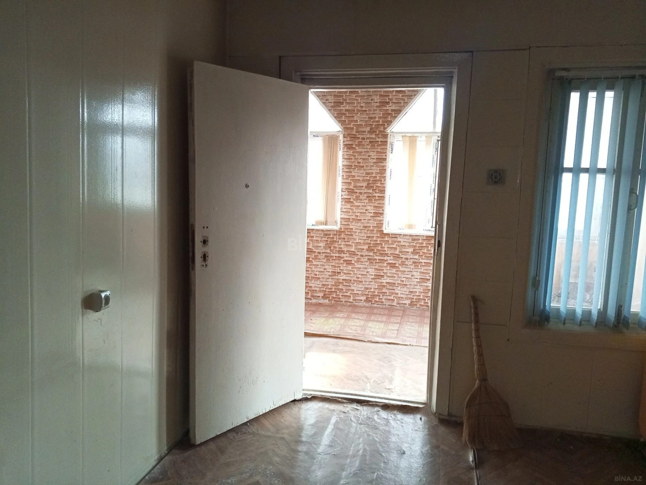 Satılır 6 otaqlı həyət evi 100 m²