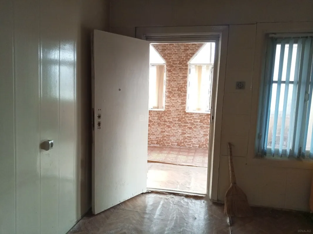 Satılır 6 otaqlı həyət evi 100 m²