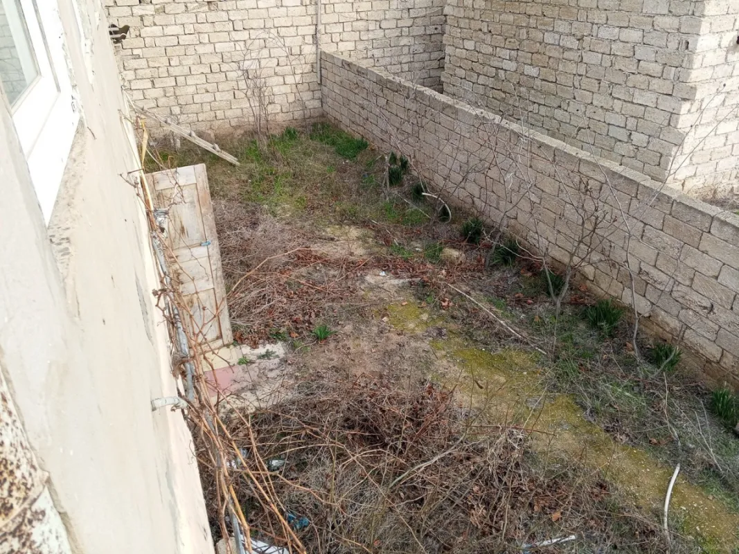 Satılır 6 otaqlı həyət evi 100 m²