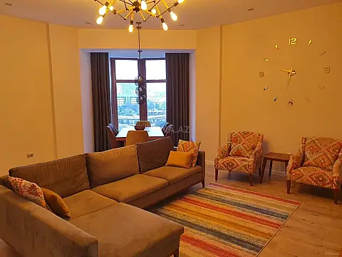 Satılır 3 otaqlı mənzil 163 m²