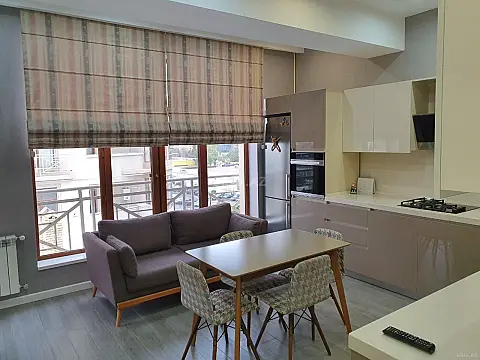 Satılır 3 otaqlı mənzil 163 m²