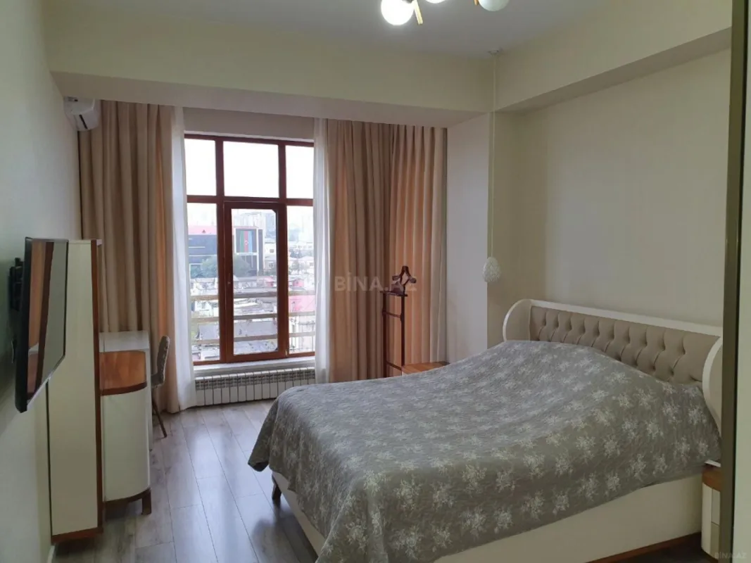 Satılır 3 otaqlı mənzil 163 m²