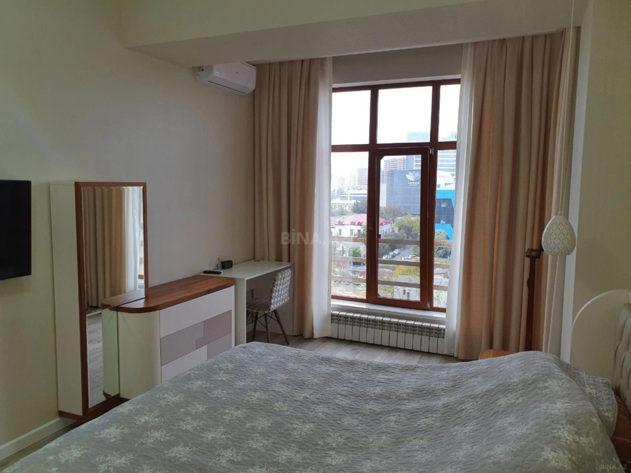 Satılır 3 otaqlı mənzil 163 m²