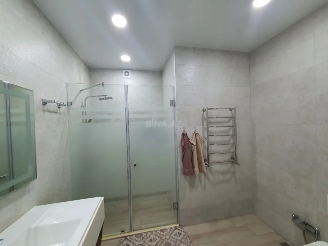 Satılır 3 otaqlı mənzil 163 m²